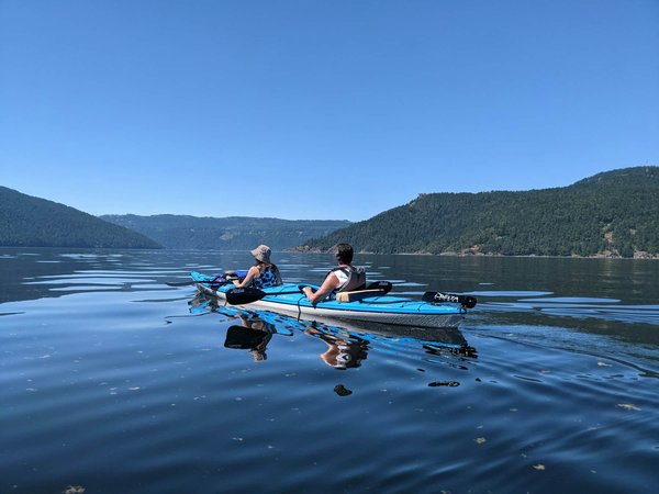 Où faire du kayak de mer dans les baies sauvages du Canada ?