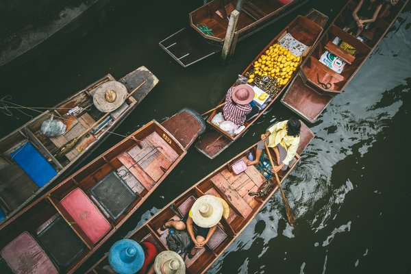 Comment découvrir les marchés flottants en Thaïlande ?